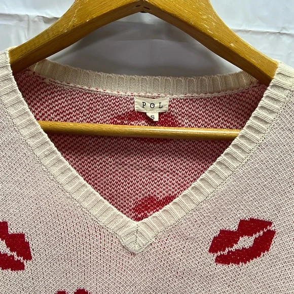 NEW - Red LIPS Graphic Size Small POL Sweater - Picture 3 of 11